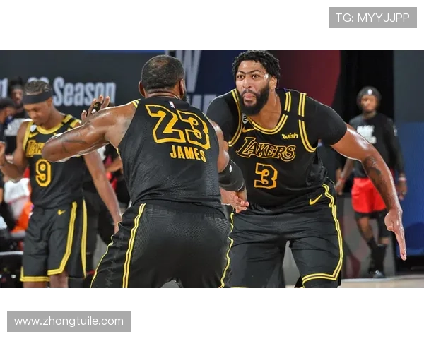 詹姆斯最老三双 湖人24胜0负